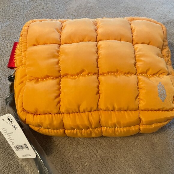 💛 FP Movement Quilted Mini Case - Light Papaya (Yellow) - Picture 4 of 8